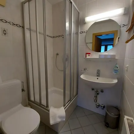 Gasthof Haus Claudia Und Haus Monika 2*