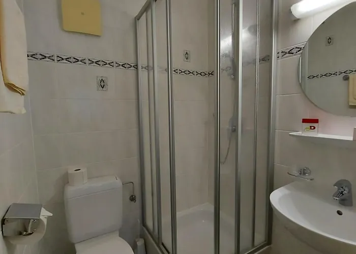 Haus Monika Und Haus Claudia בית הארחה