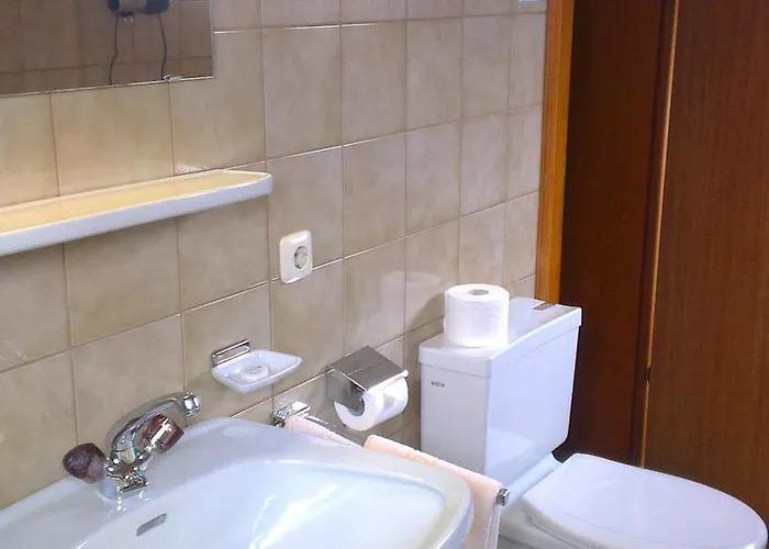 Haus Monika Und Haus Claudia בית הארחה 2*