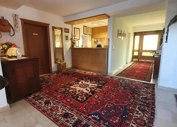 Haus Monika Und Haus Claudia בית הארחה 2*